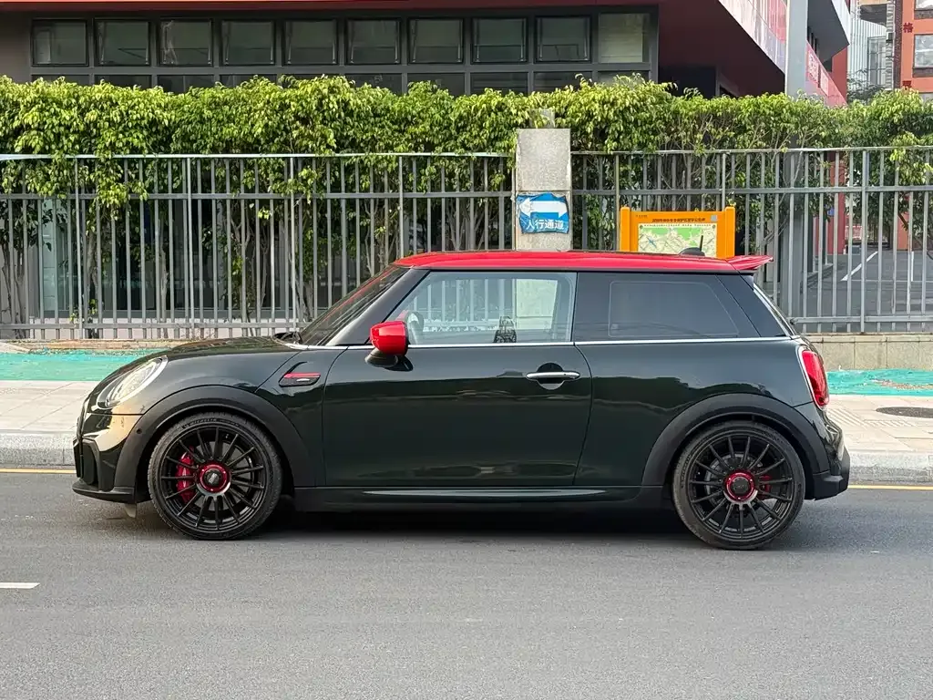 MINI JCW (John Cooper Works) — фото 10