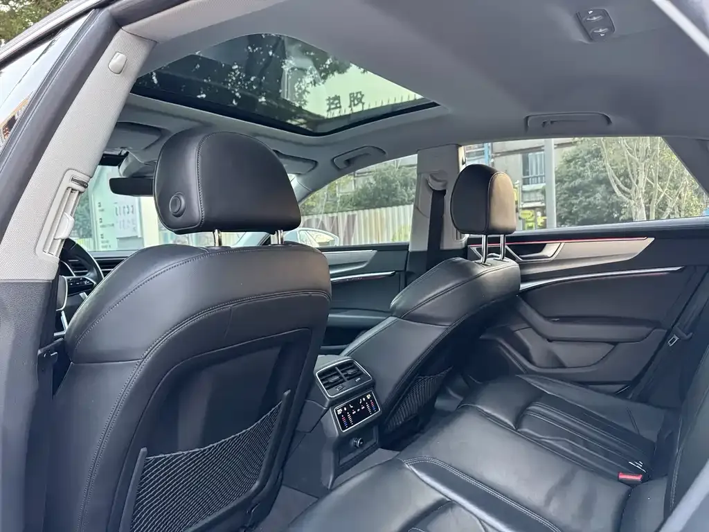 Audi A7L 2023 из CN, фото 9