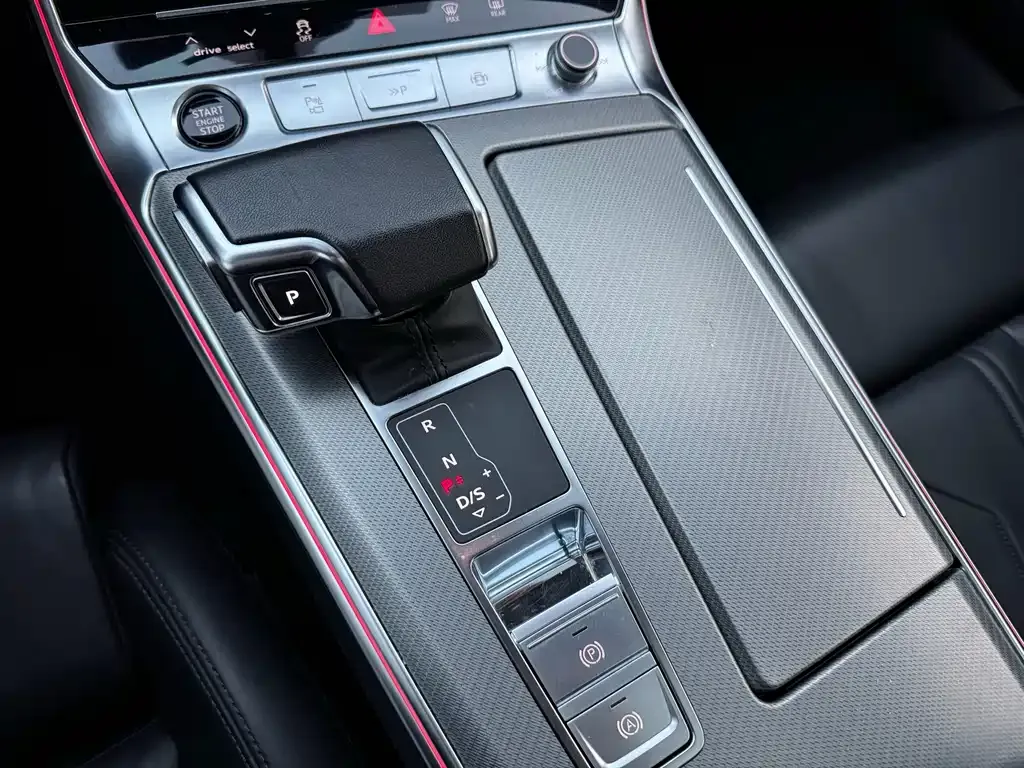 Audi A7L 2023 из CN, фото 4