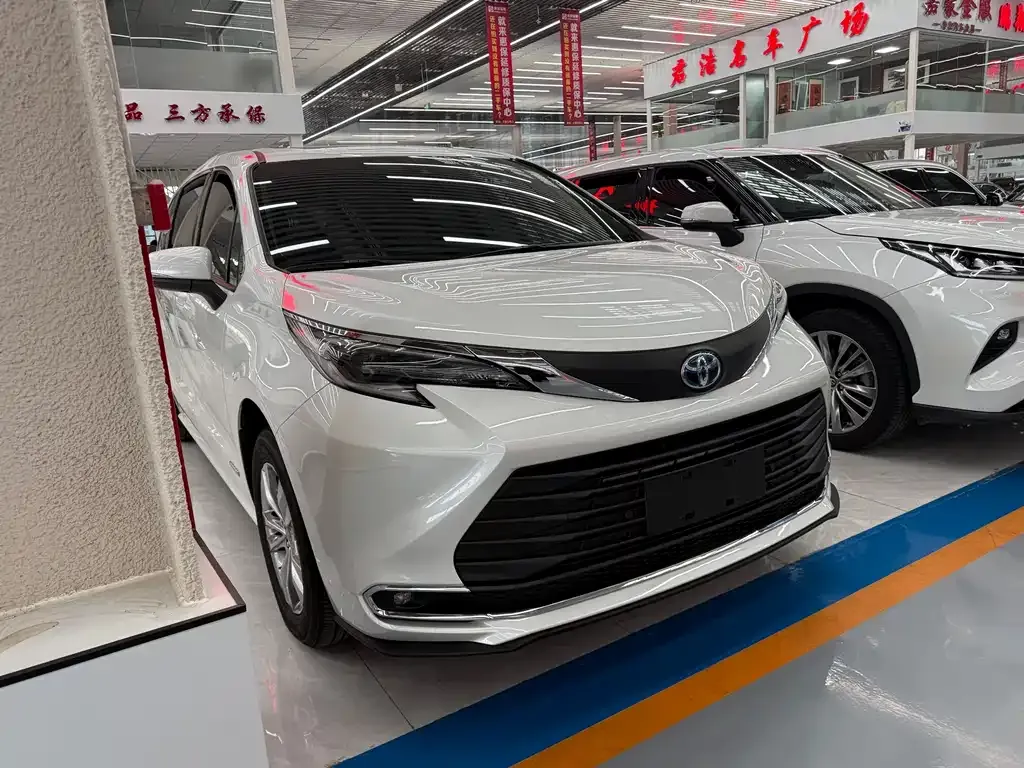 Toyota Sienna 2023 из CN, фото 5