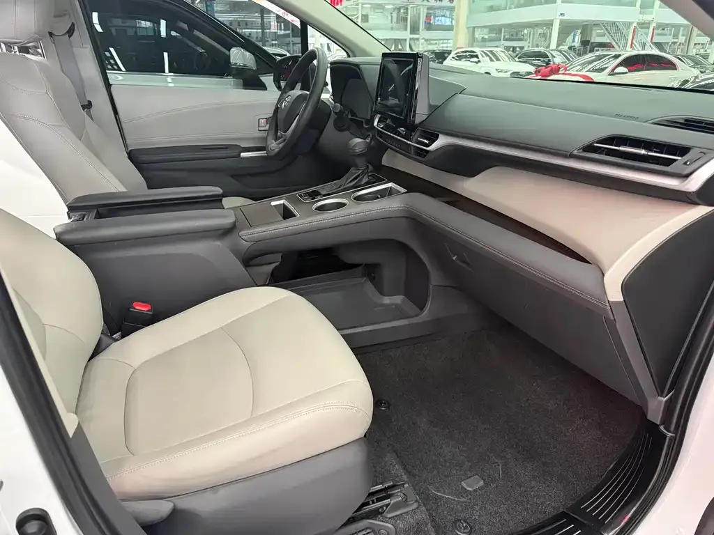 Toyota Sienna 2023 из CN, фото 3