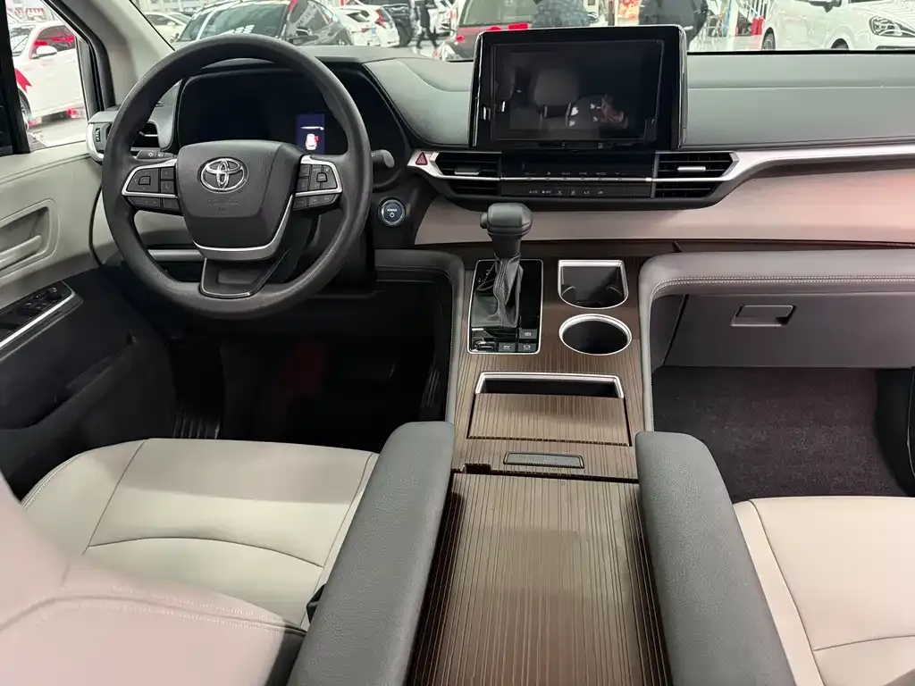Toyota Sienna 2023 из CN, фото 7