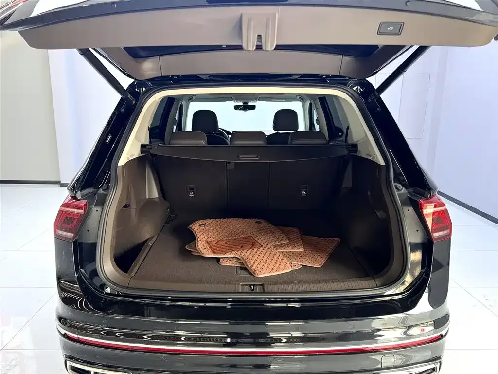 Volkswagen Tiguan L — фото 8