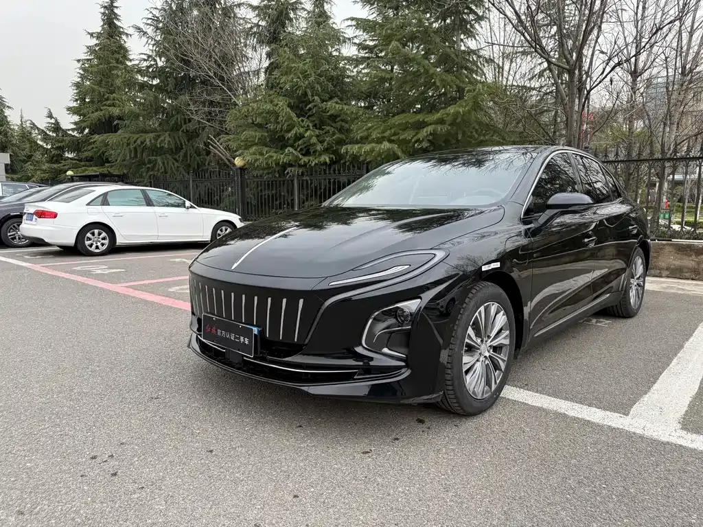 Hongqi E-QM5 — фото 1