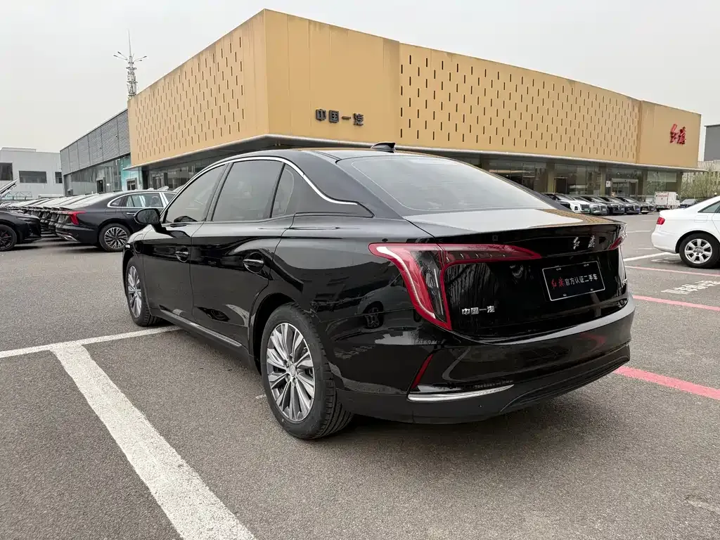 Hongqi E-QM5 — фото 10