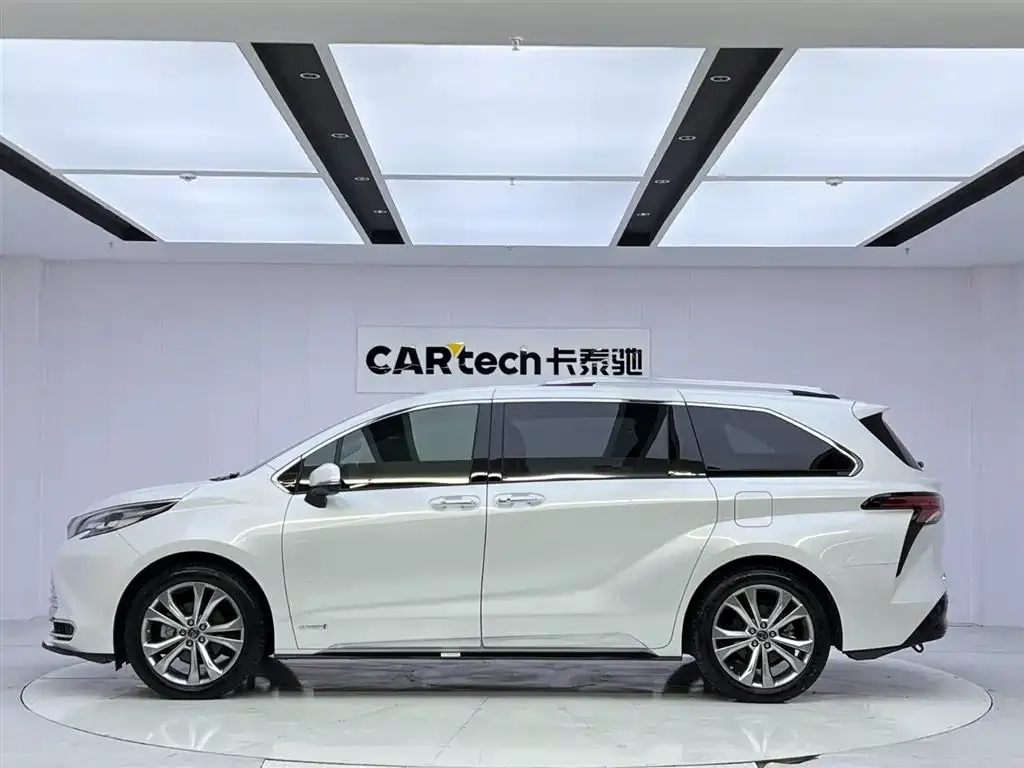 Toyota Sienna 2023 из CN, фото 3