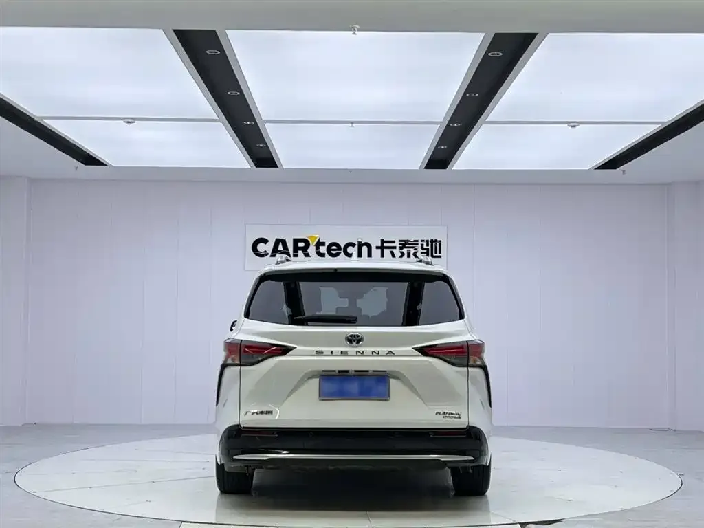Toyota Sienna 2023 из CN, фото 2