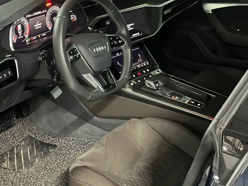 Audi A7L 2022 из CN, фото 4