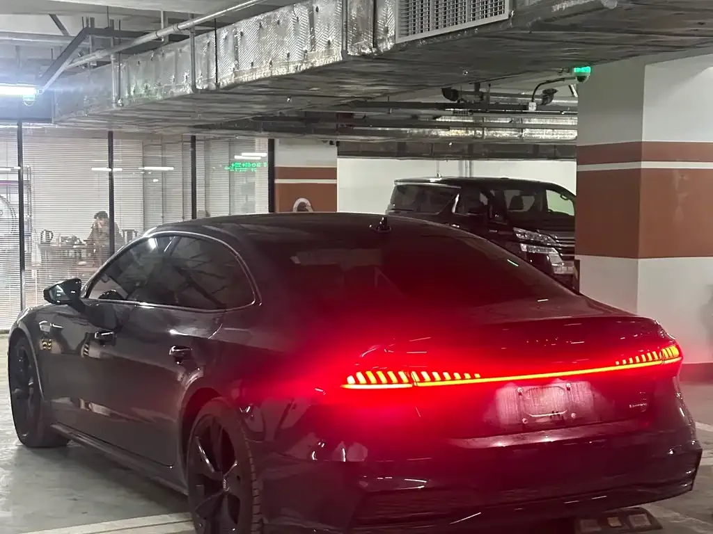 Audi A7L 2022 из CN, фото 9