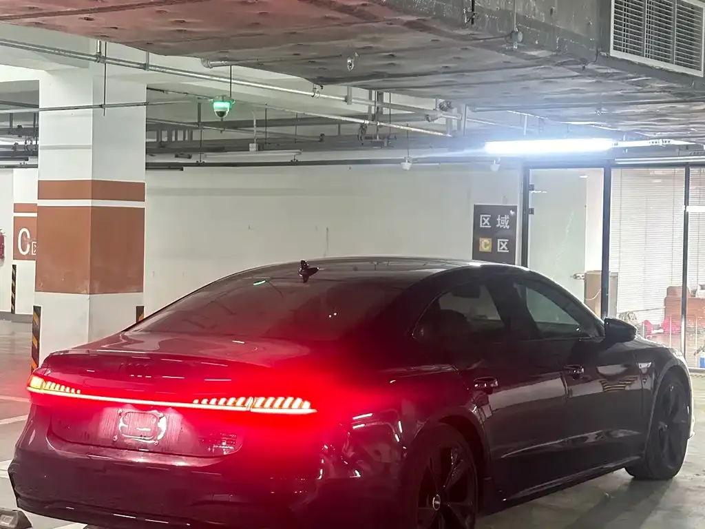 Audi A7L 2022 из CN, фото 2