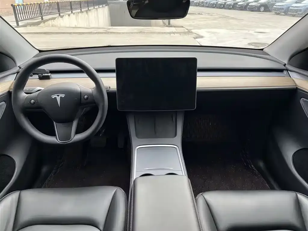 Tesla Model Y — фото 7