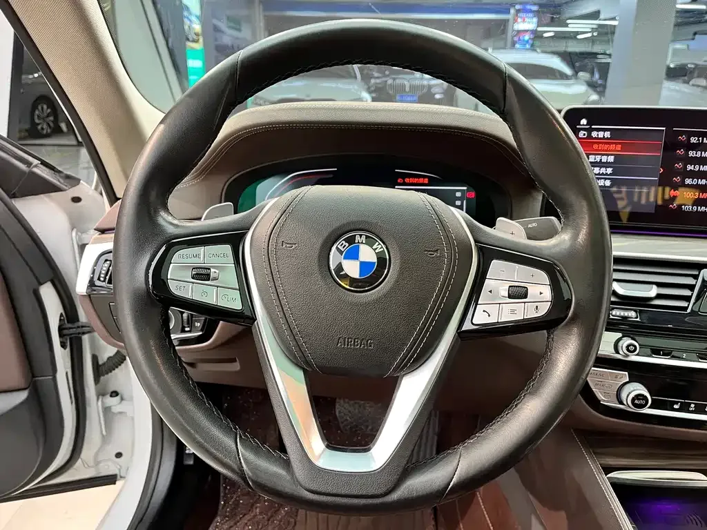 BMW 5 Series — фото 9