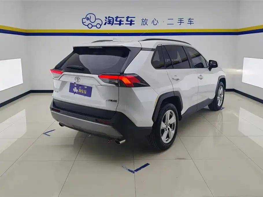 Toyota RAV4 — фото 9