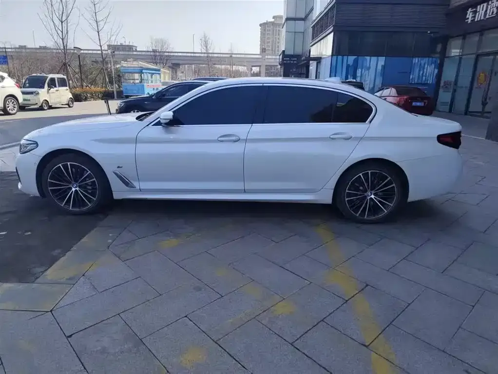 BMW 5 Series 2023 из CN, фото 5