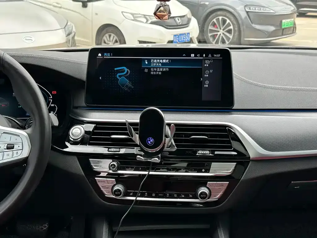 BMW 5 Series New Energy — фото 10