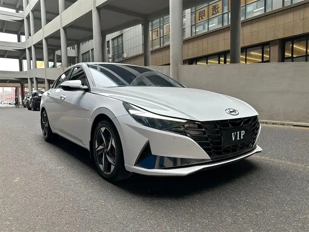 Hyundai Elantra — фото 6