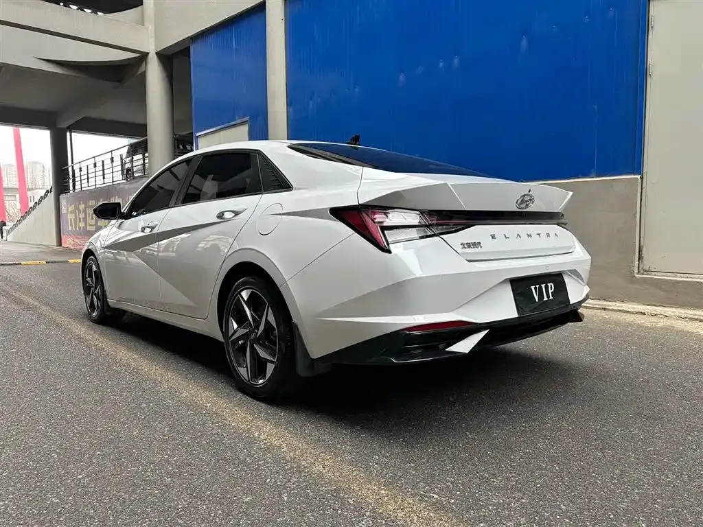 Hyundai Elantra — фото 4