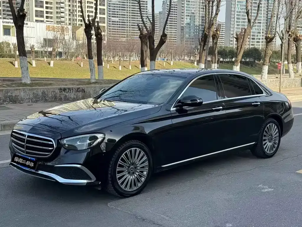 Mercedes-Benz E-Class — фото 1