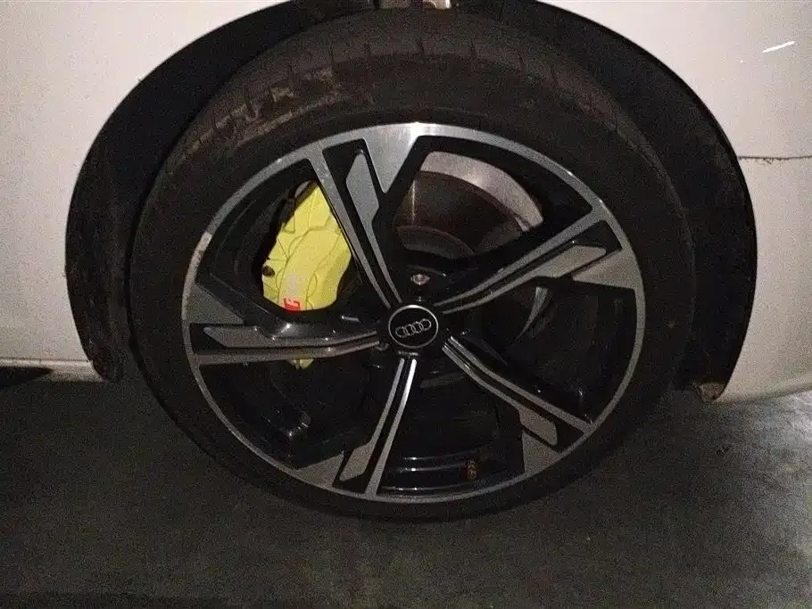 Audi A4L 2024 из CN, фото 9
