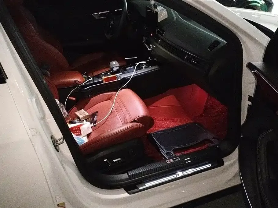 Audi A4L 2024 из CN, фото 2