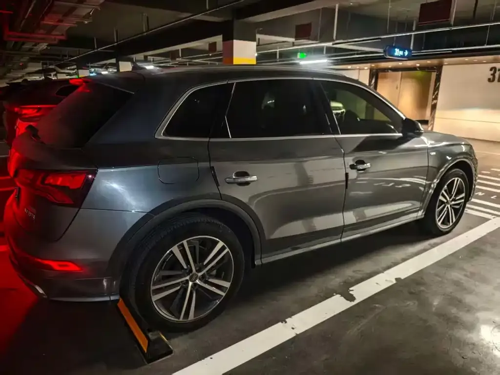 Audi Q5L — фото 9
