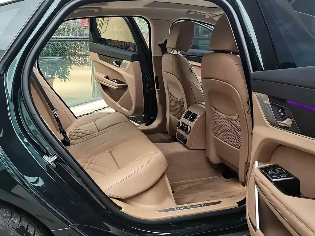 Jaguar XFL 2023 из CN, фото 9
