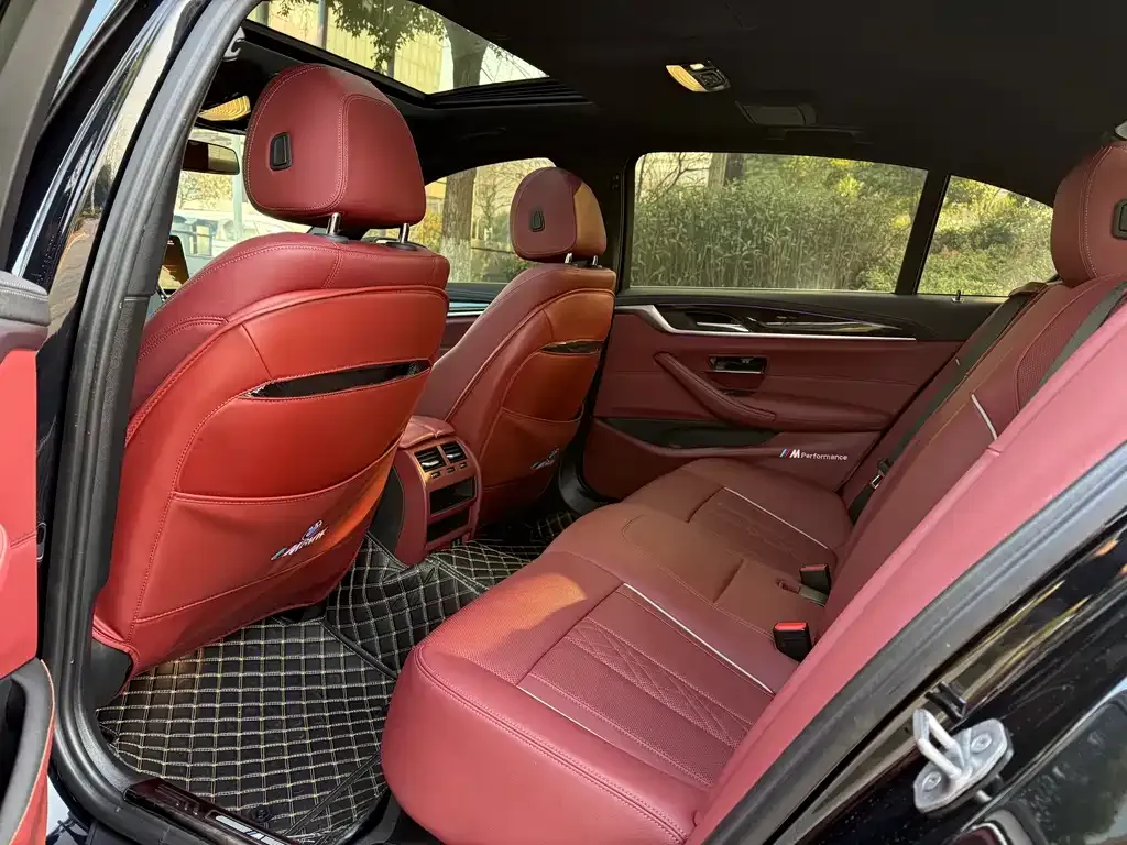 BMW 5 Series 2022 из CN, фото 6