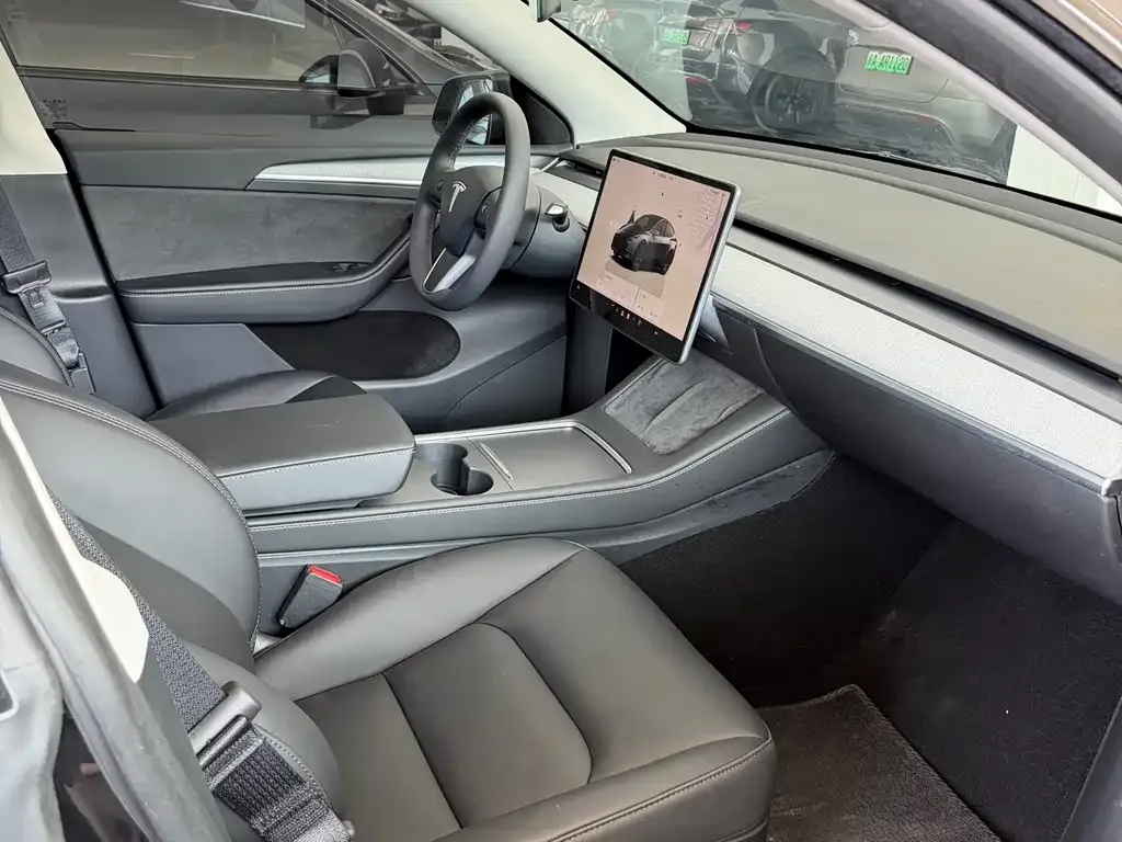 Tesla Model Y — фото 4