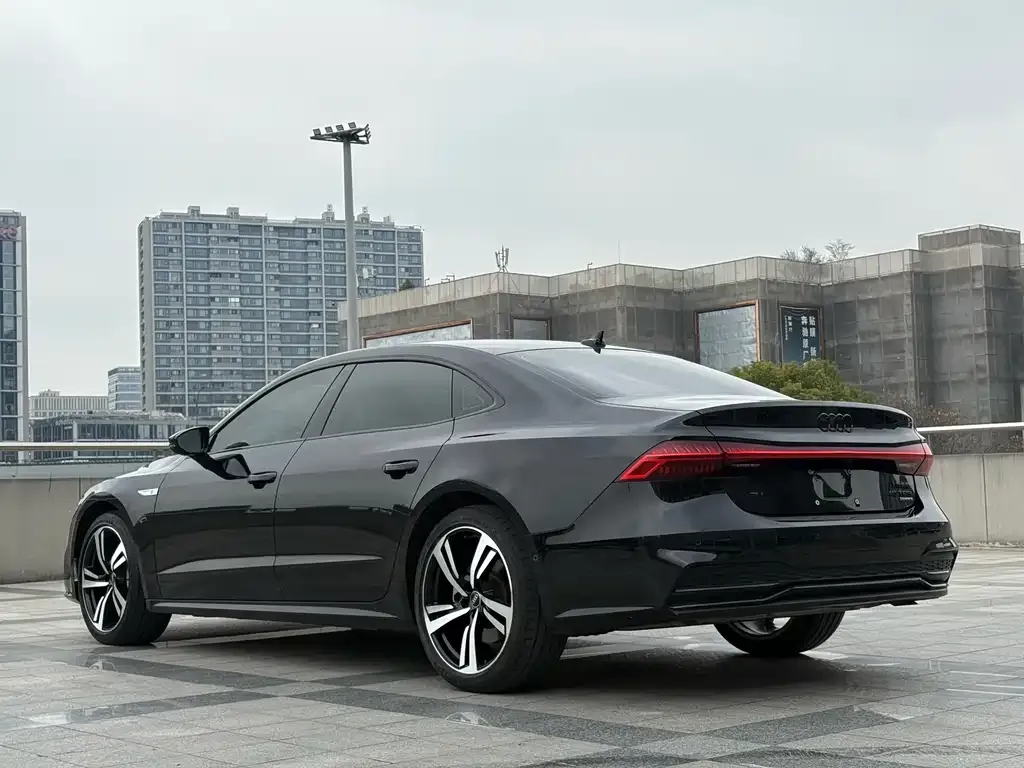 Audi A7L — фото 10