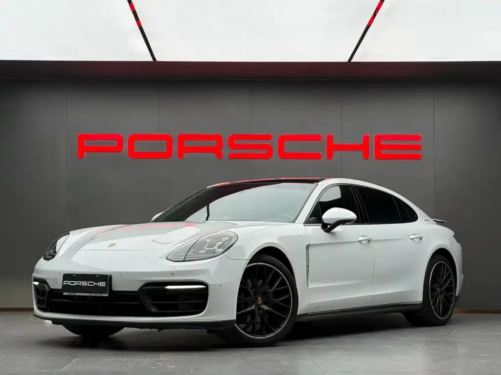 Porsche Panamera — фото 1
