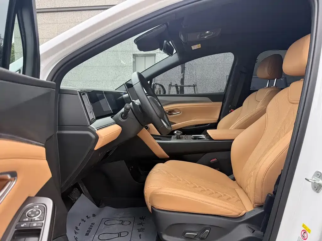 BYD L DM-i — фото 2