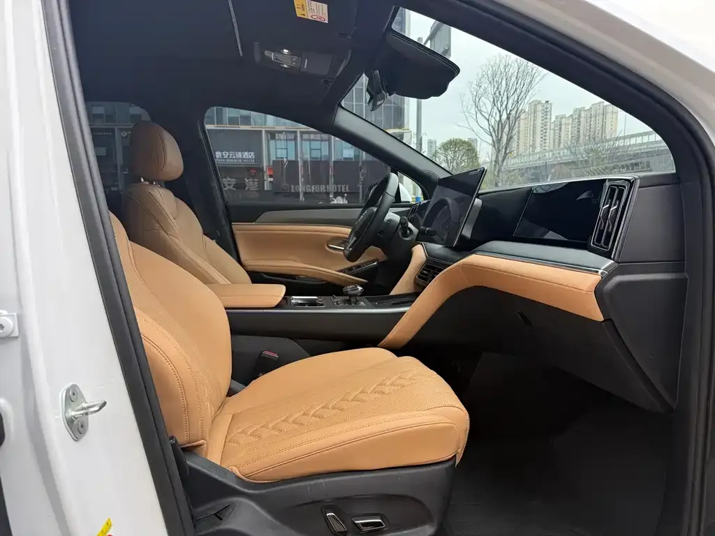 BYD L DM-i — фото 3