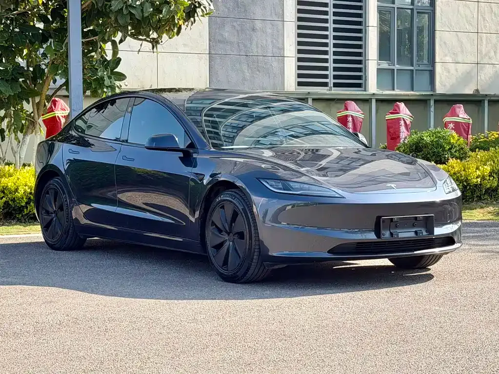 Tesla Model 3 — фото 6