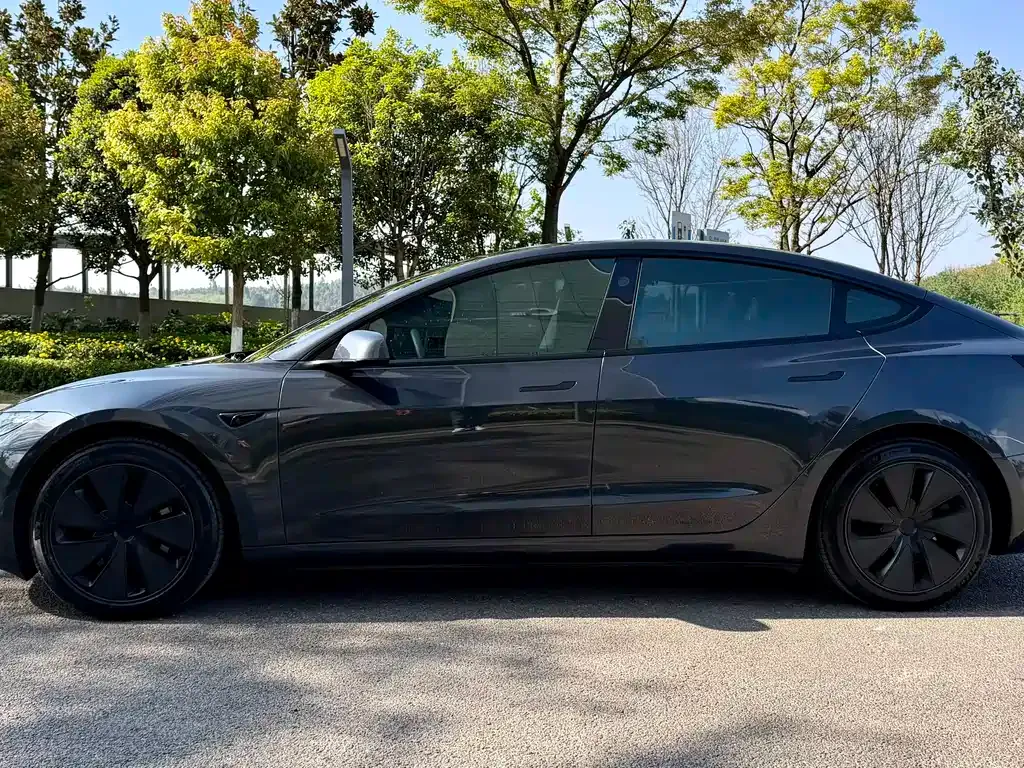 Tesla Model 3 — фото 7