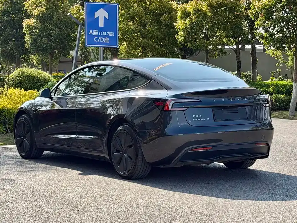 Tesla Model 3 — фото 4
