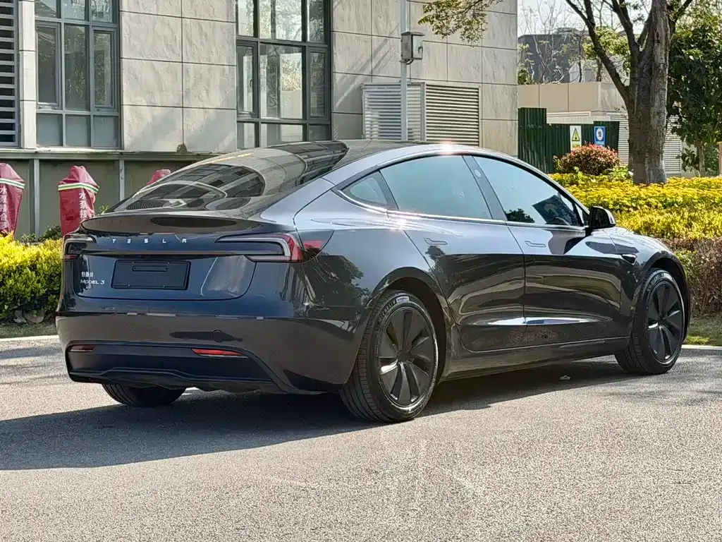 Tesla Model 3 — фото 3