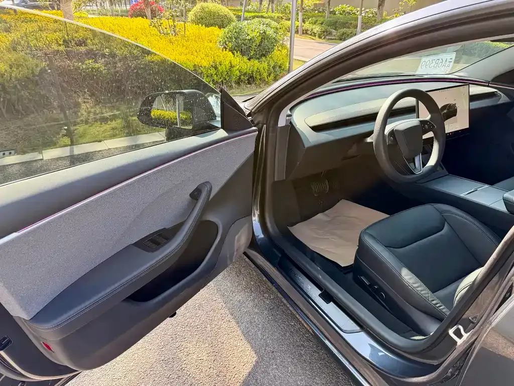 Tesla Model 3 — фото 9