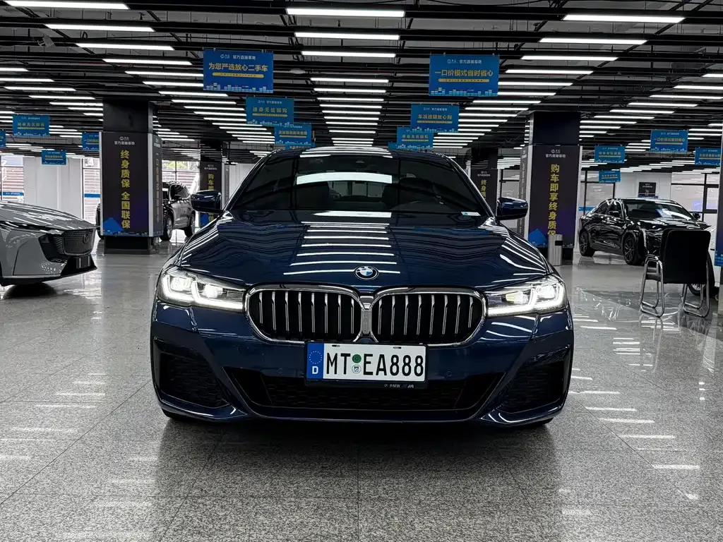 BMW 5 Series — фото 8