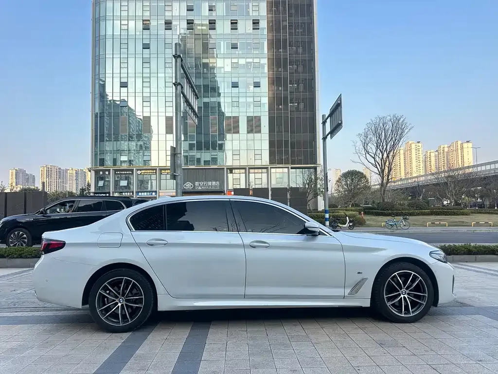 BMW 5 Series — фото 2
