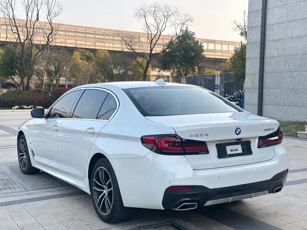 BMW 5 Series — фото 4