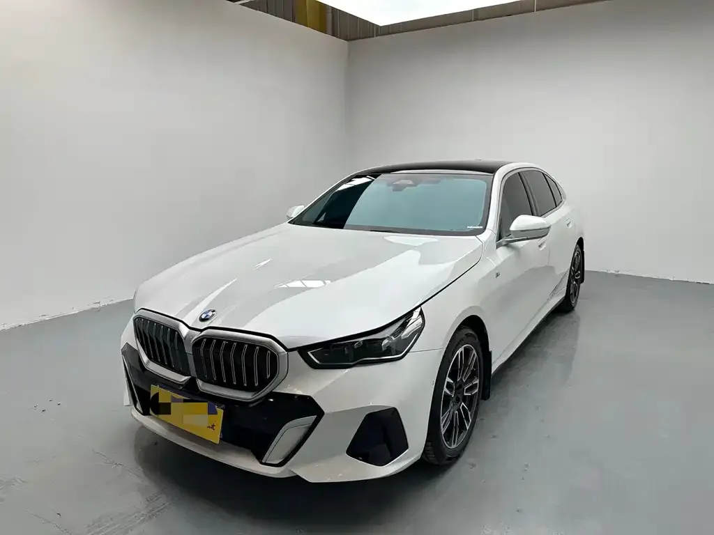 BMW 5 Series — фото 1