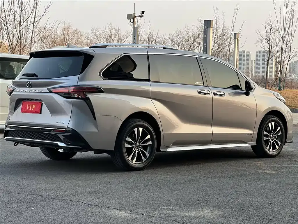Toyota Granvia — фото 9