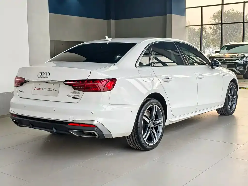 Audi A4L 2021 из CN, фото 8