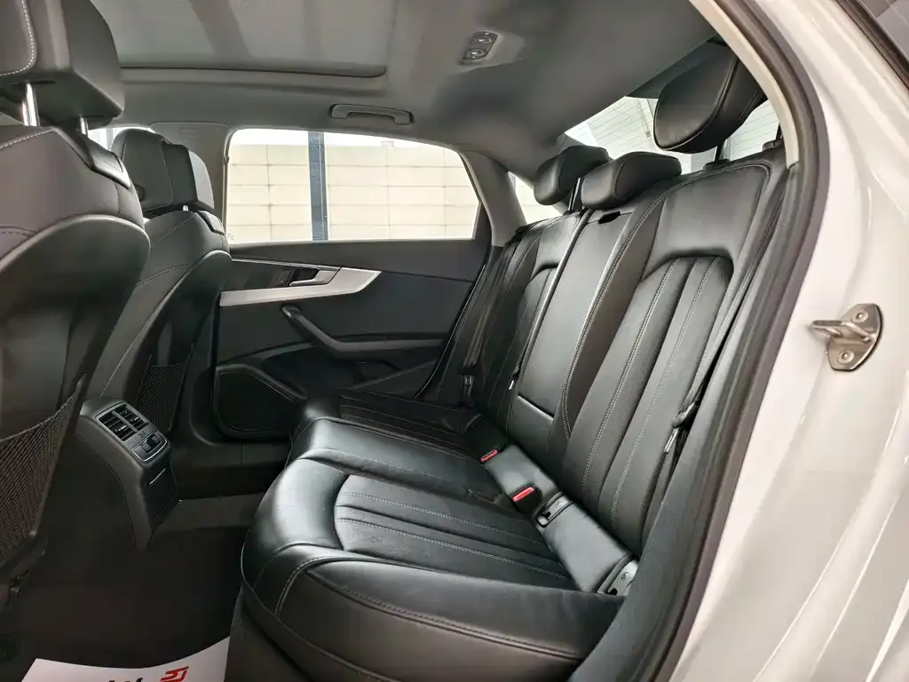 Audi A4L 2021 из CN, фото 7