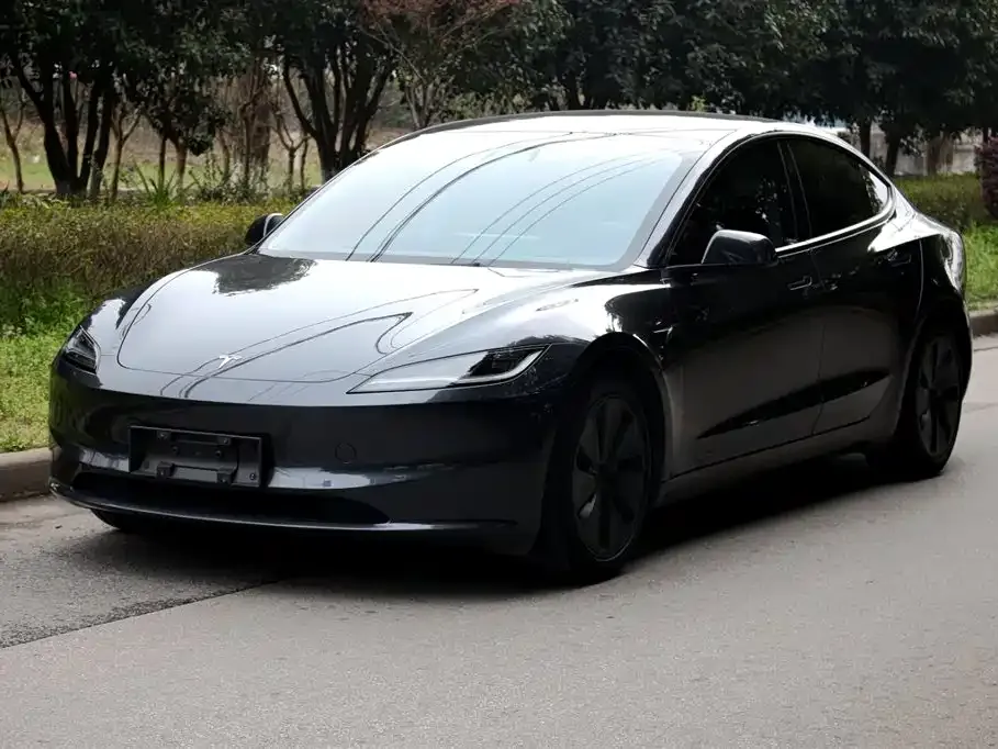 Tesla Model 3 — фото 1
