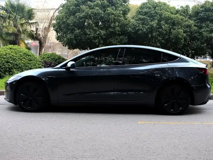 Tesla Model 3 — фото 10