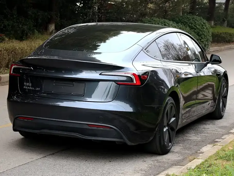 Tesla Model 3 — фото 9
