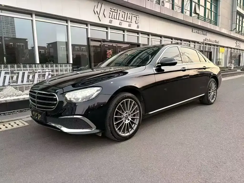 Mercedes-Benz E-Class — фото 1