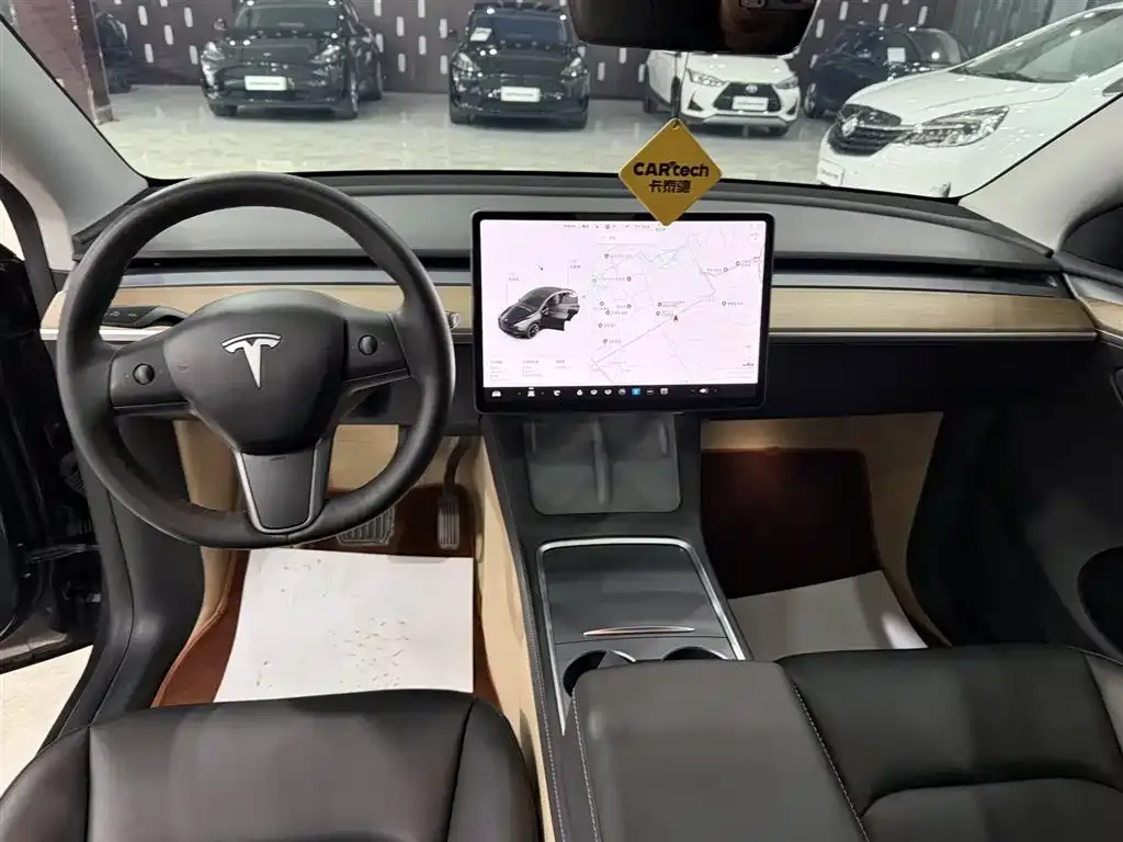 Tesla Model Y — фото 2