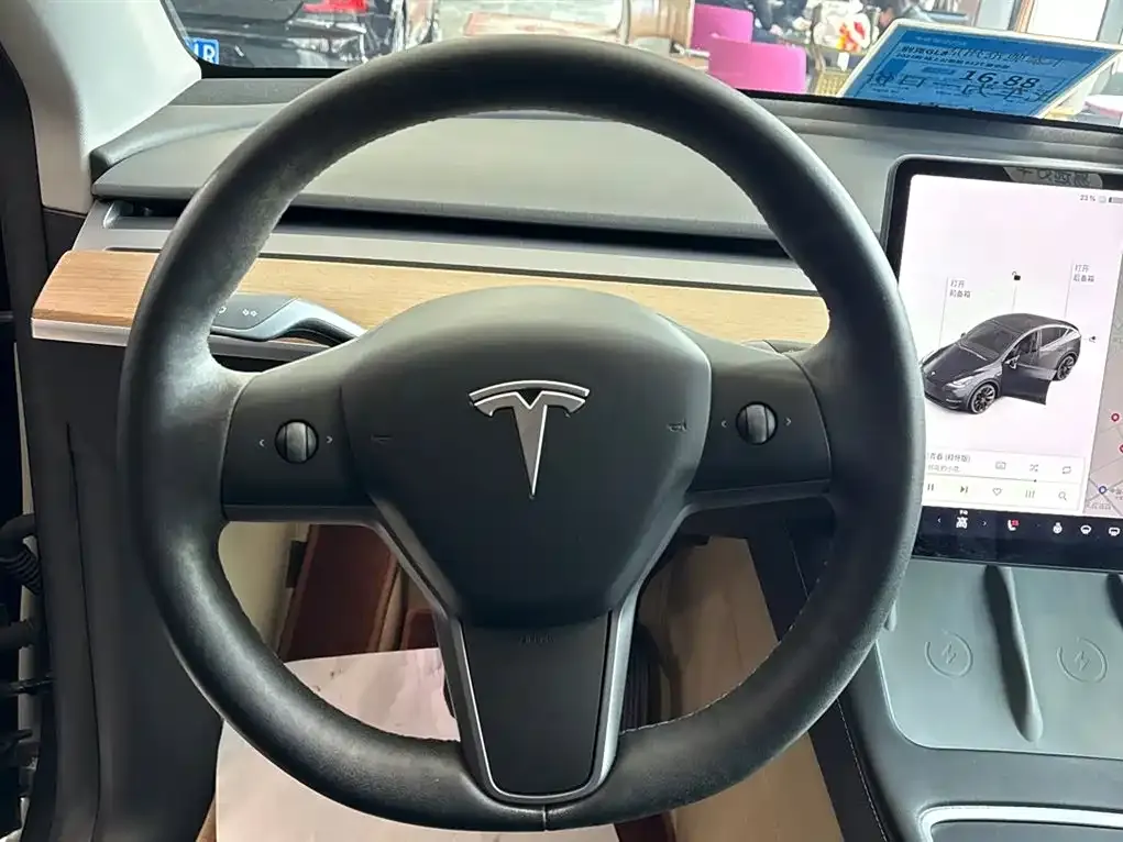 Tesla Model Y — фото 5
